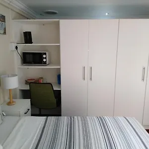 https://the-monument-guesthouse.port-elizabeth-hotel.com